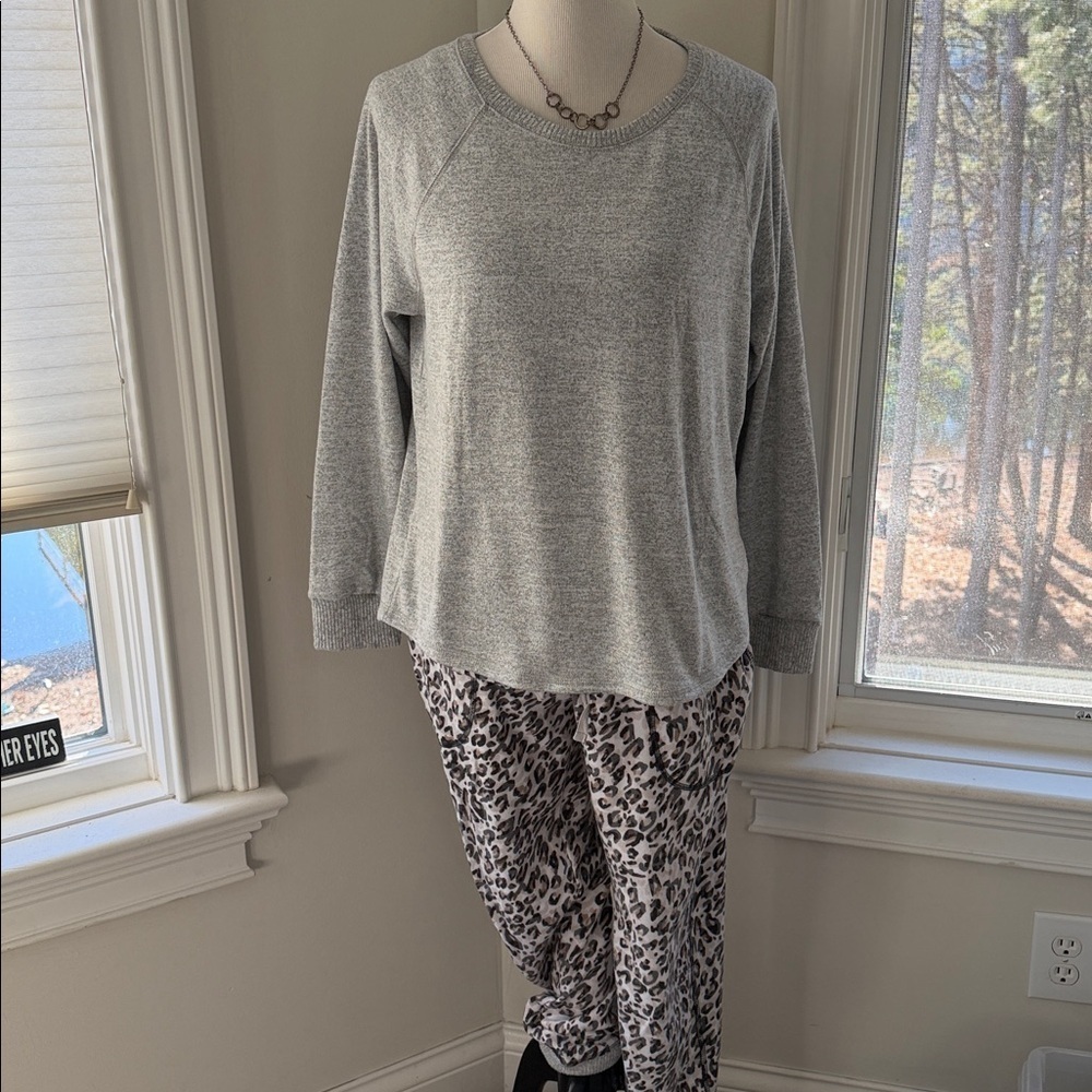 Karen Neuburger Live Love Lounge 3 Piece Leopard Print Set, Medium, Like New - Picture 6 of 8